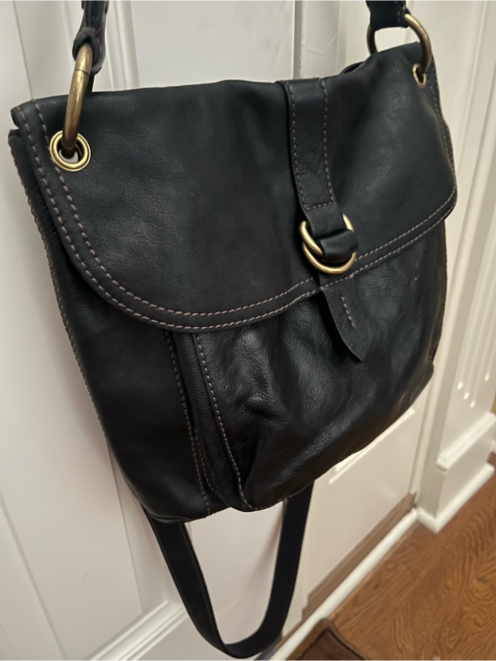 Fossil Classic Black Leather Crossbody Bag - Timeless!